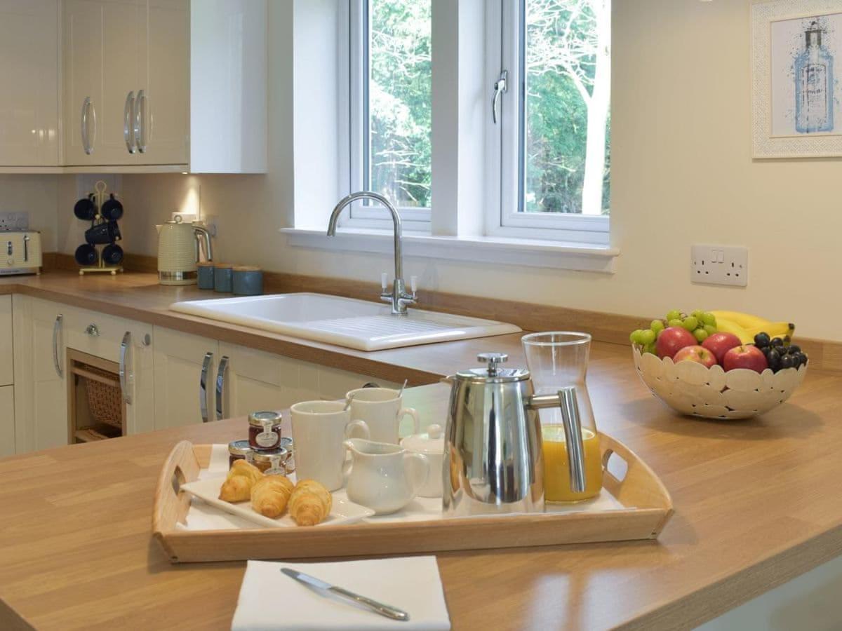 Estate Houses At Carberry Tower Edinburgh Bilik gambar